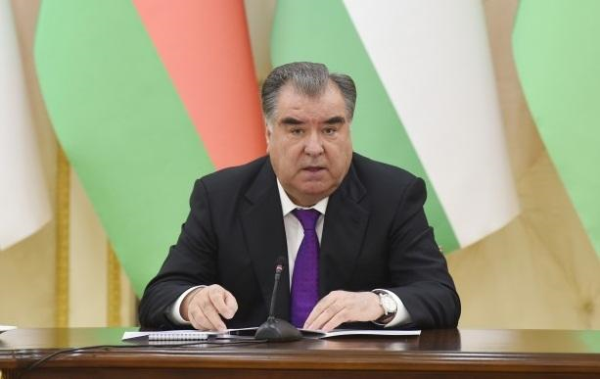 Tacikistan prezidenti Heydər Əliyevin məzarını ziyarət etdi